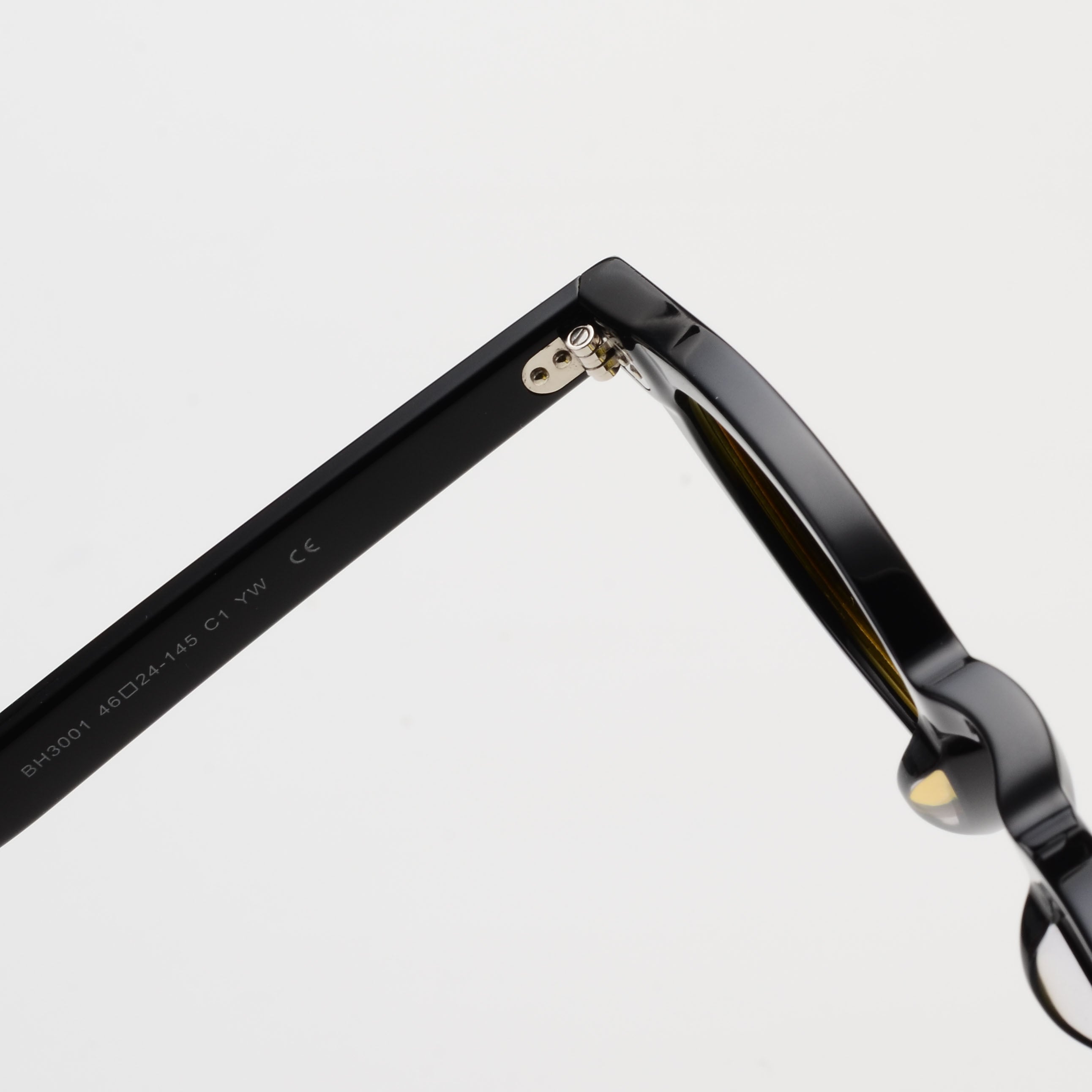 Regarde Black and Blue